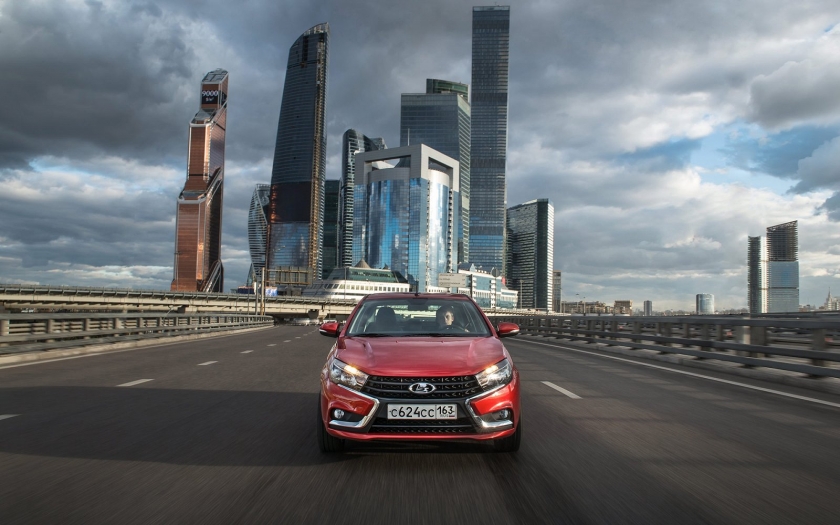 LADA Vesta и LADA XRAY авторизованы для использования в системе Яндекс.Такси во всех регионах России