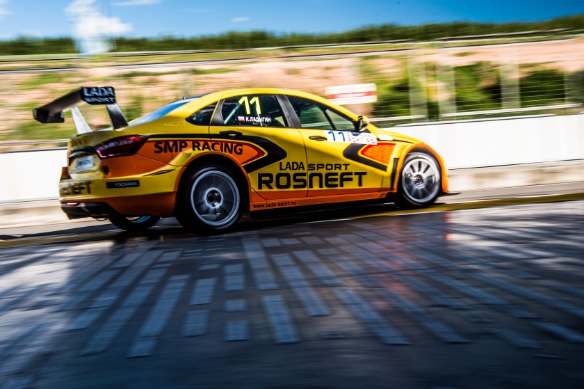 LADA - победитель 4 этапа Чемпионата и Кубка России по автомобильным кольцевым гонкам!